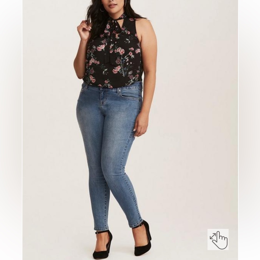 Torrid Floral Print Georgette Tie Neck Sleeveless Blouse 2X